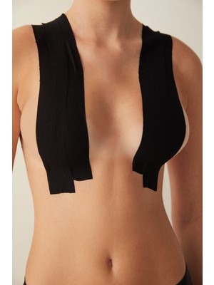 Dekoltemiz Siyah Göğüs Bandı