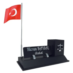 Sentez Masa Üstü İsimlik Adalet Terazisi Isimlik Kalemlik Bayraklı Avukat Ofis İsimlik