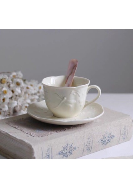 Avrupa Tarzı Vintage Yaratıcı Rölyef Seramik Kahve Fincanı Set Lüks Öğleden Sonra Çay Bardağı Seti Kullanımlık Xicaras Home Gereçleri BD50 Kupa ve Tabaklar (Yurt Dışından) modelleri