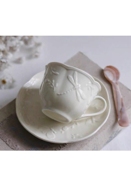 Avrupa Tarzı Vintage Yaratıcı Rölyef Seramik Kahve Fincanı Set Lüks Öğleden Sonra Çay Bardağı Seti Kullanımlık Xicaras Home Gereçleri BD50 Kupa ve Tabaklar (Yurt Dışından) fırsatları