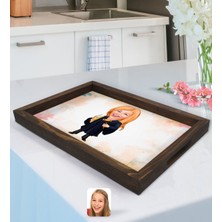 BK Kişiye Özel Kadın Hakim Karikatürlü Doğal Ahşap Tepsi