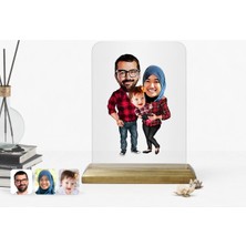 BK Kişiye Özel Tesettürlü Aile Karikatürlü Ahşap Standlı Çerçeve-2