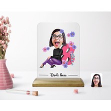 BK Kişiye Özel 8 Mart Kadınlar Günü Karikatürlü Ahşap Standlı Çerçeve-1