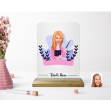 BK Kişiye Özel Kadın Sınıf Öğretmeni Karikatürlü Ahşap Standlı Çerçeve-2