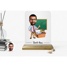 BK Kişiye Özel Erkek Öğretmen Karikatürlü Ahşap Standlı Çerçeve
