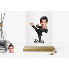 BK Kişiye Özel Erkek Karateci Karikatürlü Ahşap Standlı Çerçeve