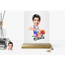 BK Kişiye Özel Erkek Basketbolcu Karikatürlü Ahşap Standlı Çerçeve-2