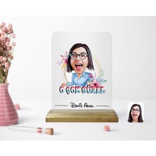 BK Kişiye Özel O Çok Güzel Karikatürlü Ahşap Standlı Çerçeve