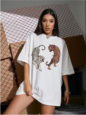 DAXİS Sportwear Company Kadın Beyaz Kaplan Baskı Oversize TShirt