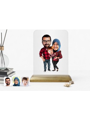 BK Kişiye Özel Tesettürlü Aile Karikatürlü Ahşap Standlı Çerçeve-2