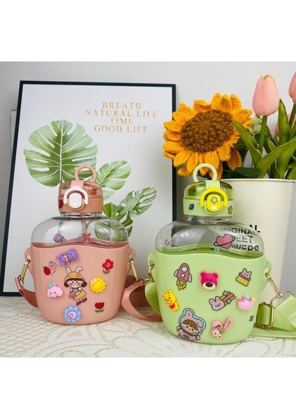 900ML Yüksek Değerli Su Kabı, Samanlı Büyük Kapasiteli Su Kabı, Sevimli Çocuk Su Şişesi (Yurt Dışından) indirimleri