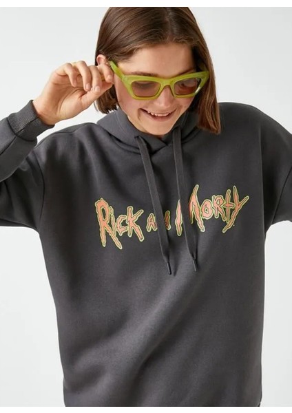 Koton Oversize Rick and Morty Lisanslı Basklı Sweatshirt