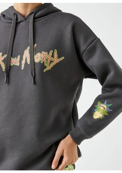 Koton Oversize Rick and Morty Lisanslı Basklı Sweatshirt