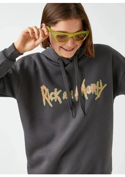 Oversize Rick and Morty Lisanslı Basklı Sweatshirt