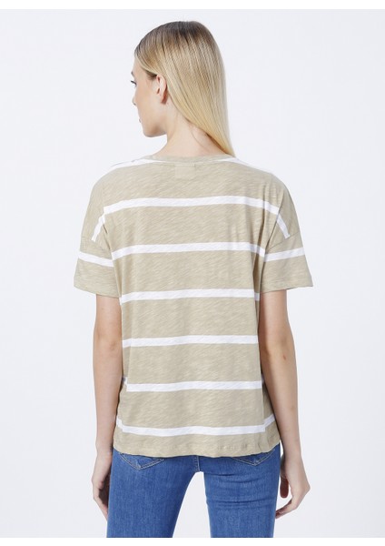 Bisiklet Yaka Çizgili Yeşil Kadın T-Shirt GODLE fırsatları