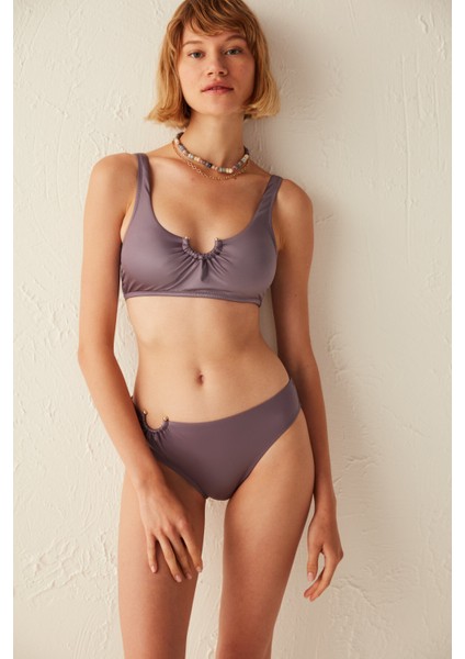 Eflatun Nicola Metal Aksesuar Detaylı Bikini Üstü