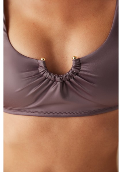 Eflatun Nicola Metal Aksesuar Detaylı Bikini Üstü