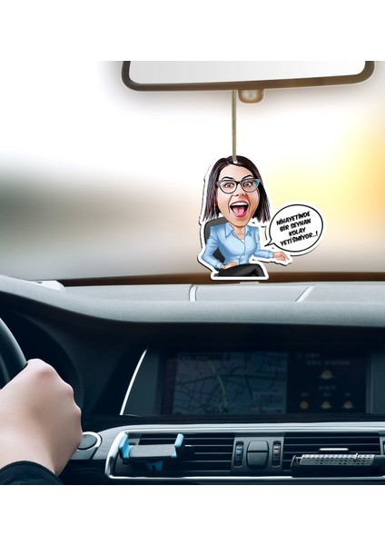 Kişiye Özel Bayan Kolay Yetişmiyor Karikatürlü Ahşap Araba Dikiz Ayna Süsü-2 fiyatları