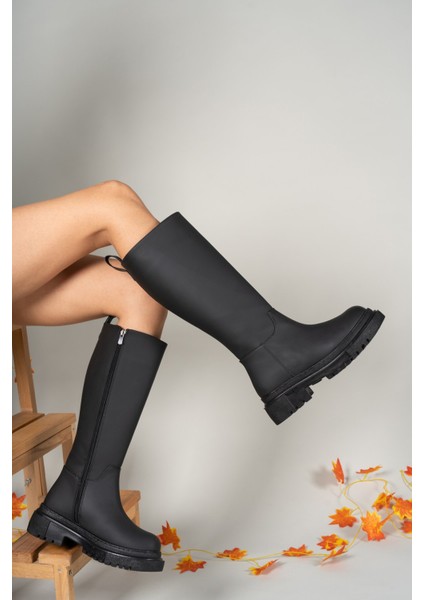 Kadın Mat Siyah Çizme – Ortopedik Tabanlı, Fermuarlı, Günlük ve Dış Mekan Kullanıma Uygun Rahat Model