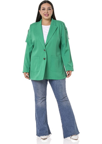 Büyük Beden Kol Ağzı Duble Katlamalı Omuzda Şerit ve D Toka Detaylı Yanı Yırtmaçlı Yeşil Ceket