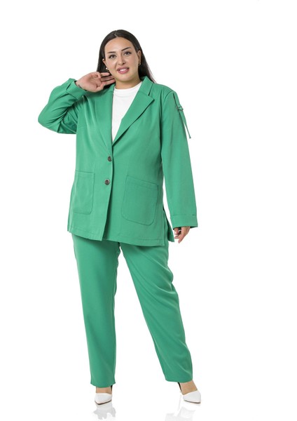 Büyük Beden Kol Ağzı Duble Katlamalı Omuzda Şerit ve D Toka Detaylı Yanı Yırtmaçlı Yeşil Ceket fırsatları