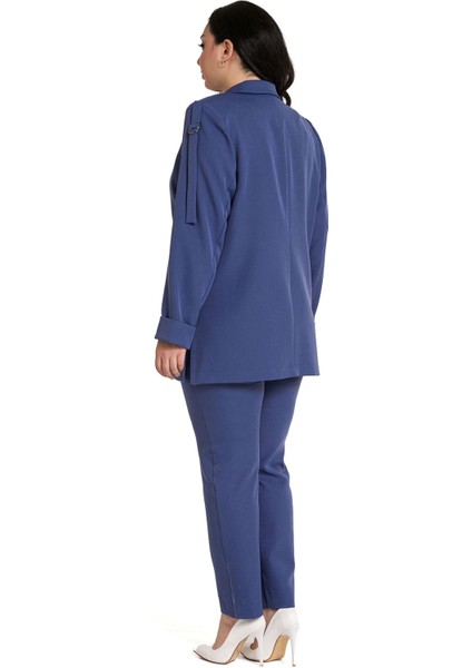 Büyük Beden Kol Ağzı Duble Katlamalı Omuzda Şerit ve D Toka Detaylı Yanı Yırtmaçlı Indigo Ceket indirimleri