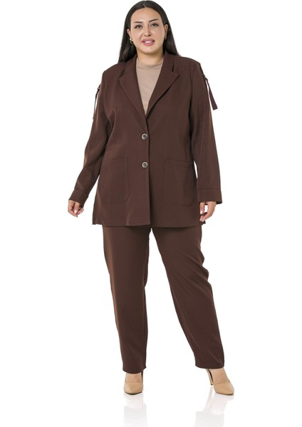 Büyük Beden Kol Ağzı Duble Katlamalı Omuzda Şerit ve D Toka Detaylı Yanı Yırtmaçlı Kahverengi Ceket fırsatları