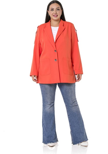 Büyük Beden Kol Ağzı Duble Katlamalı Omuzda Şerit ve D Toka Detaylı Yanı Yırtmaçlı Turuncu Ceket