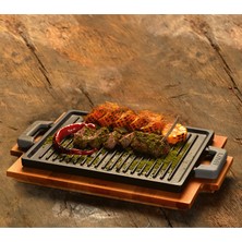 Lava Döküm Dikdörtgen Hot Plate, Ahşap Altlıklı. Ölçü 22X15CM.