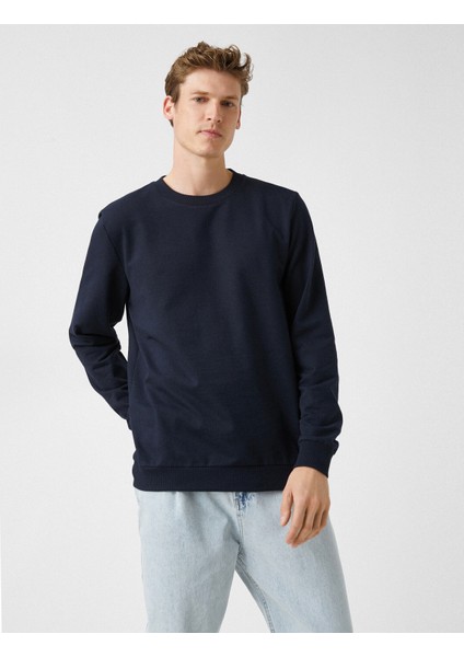 Basic Sweatshirt