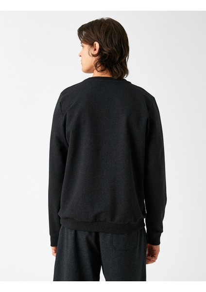 Bisiklet Yaka Basic Sweatshirt fırsatları