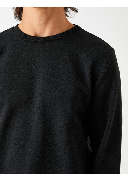 Bisiklet Yaka Basic Sweatshirt indirimleri