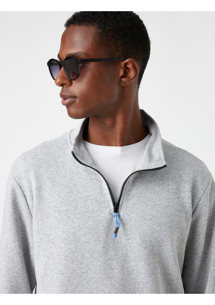 Dik Yaka Fermuarlı Sweatshirt
