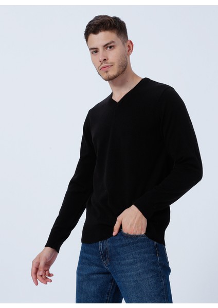 V Yaka Siyah Erkek Kazak 4A4923100002