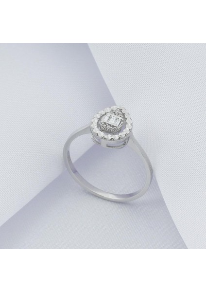 0.10 Karat E-F Vs Pırlanta 14 Ayar Altın Efektli Damla Baget Yüzük