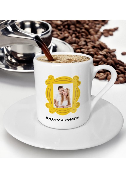 Gift Kişiye Özel Fotoğraflı Friends Kapı Çerçevesi Tasarımlı Türk Kahvesi Fincanı