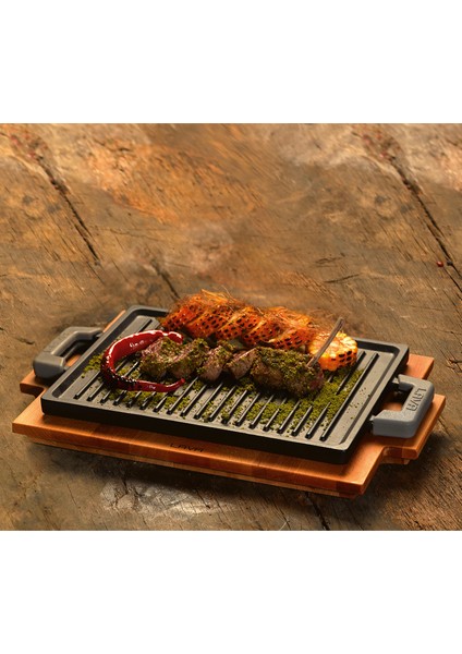 Döküm Dikdörtgen Hot Plate, Ahşap Altlıklı. Ölçü 22X15CM.