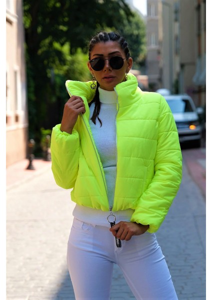 Kadın Neon Yeşil Dik Yaka Su Geçirmez Kısa Şişme Mont fiyatları
