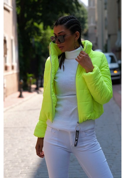 Kadın Neon Yeşil Dik Yaka Su Geçirmez Kısa Şişme Mont fırsatları