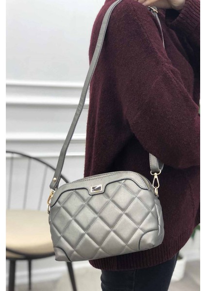 Kadın 3 Gözlü Uzun Çapraz Askılı Kapitone Omuz Çantası