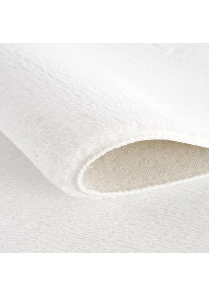Beyaz Peluş Pofuduk Kesme Kaydırmaz Taban Halı modelleri