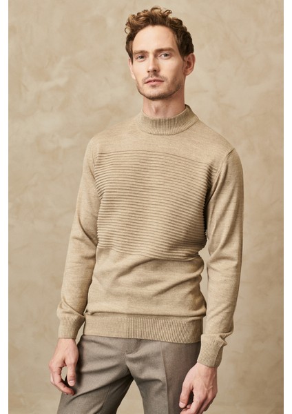 Erkek Bej Tüylenme Yapmayan Standart Fit Normal Kesim Yarım Balıkçı Yaka Çizgi Dokulu Triko Kazak