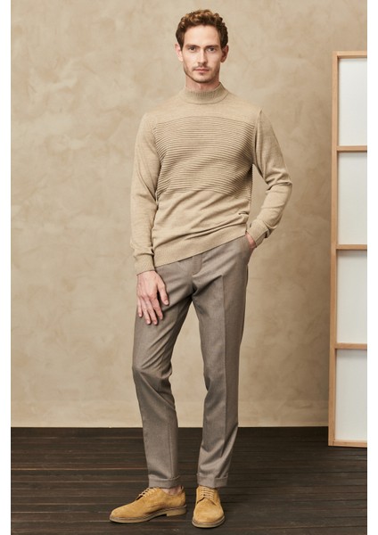 Erkek Bej Tüylenme Yapmayan Standart Fit Normal Kesim Yarım Balıkçı Yaka Çizgi Dokulu Triko Kazak fiyatları