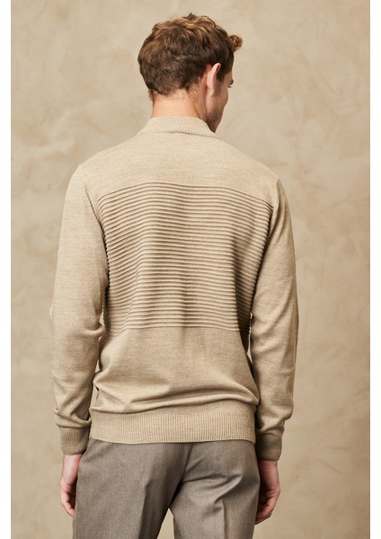 Erkek Bej Tüylenme Yapmayan Standart Fit Normal Kesim Yarım Balıkçı Yaka Çizgi Dokulu Triko Kazak indirimleri