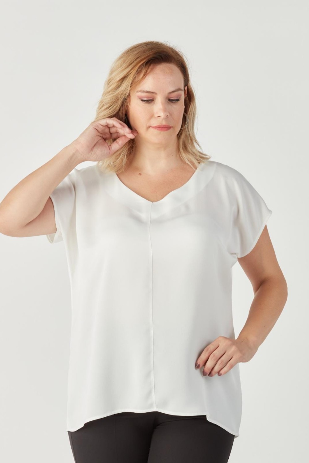 Moda Berray 3203 Saten V Yaka Kısa Kollu Bluz beyaz