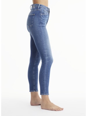 Calvin Klein Yüksek Bel Dar Paça Skinny Fit Koyu Mavi Kadın Denim Pantolon J20J2193111A4