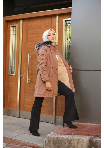 Pembe Içi Kürklü ve Su Geçirmez Kadın Kışlık Mont & Kaban