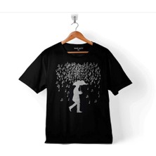 Kendim Seçtim Playıng Musıc In The Raın Nota Yağmuru Şemsiye Çocuk T-Shirt