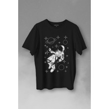 Kendim Seçtim Uzayda Salınan Astronot Silüeti Satürn Gezegeni Baskılı Tişört  T-Shirt