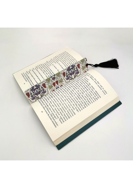 Üzümlü Çini Desen Baskılı Püsküllü Kitap Ayracı BOOKMARKAYRAÇ-137 fiyatları